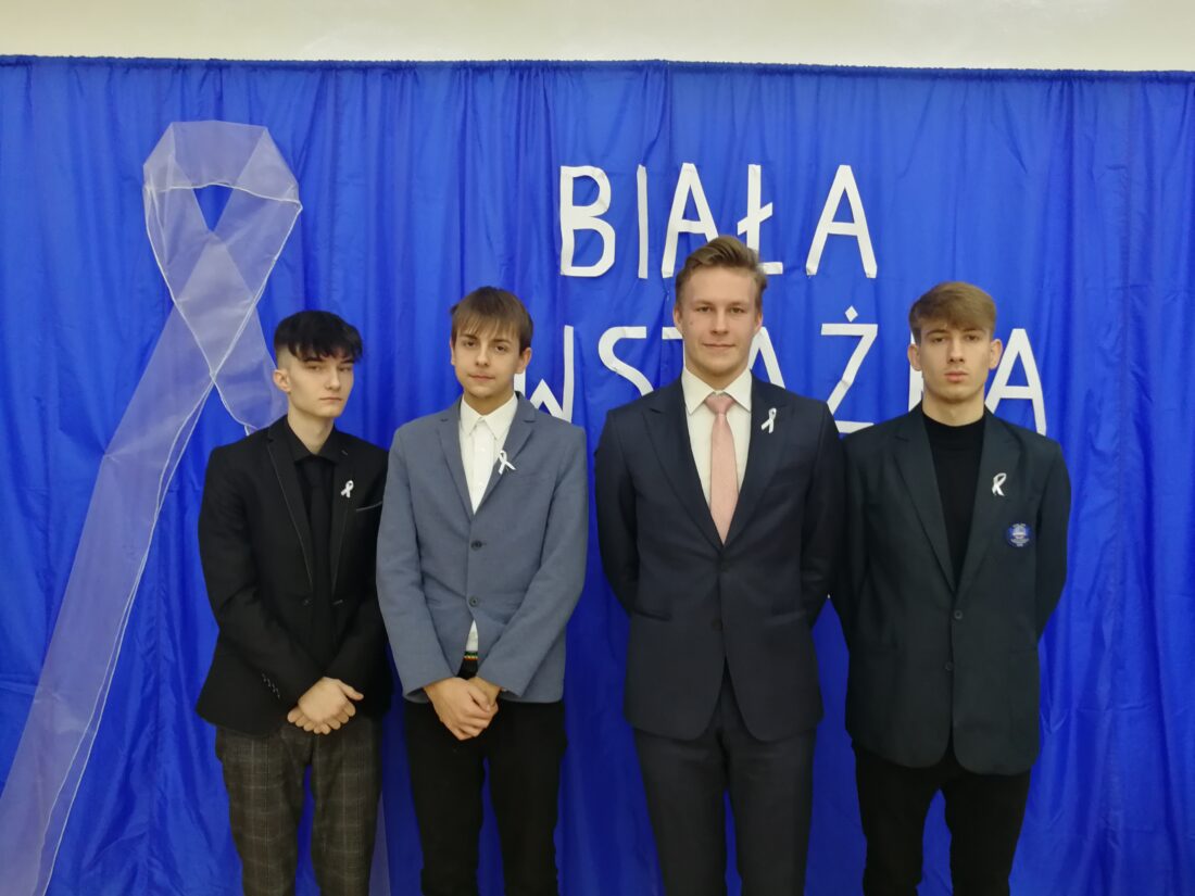 Zdjęcie: Na zdjęciu uczniowie Zespołu Szkół Hotelarsko-Gastronomicznych podczas inauguracji kampanii.