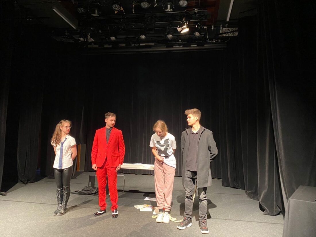 Zdjęcie: Spektakl przygotowali młodzi artyści z Koła Teatralno-Fotograficznego ZSCHiE