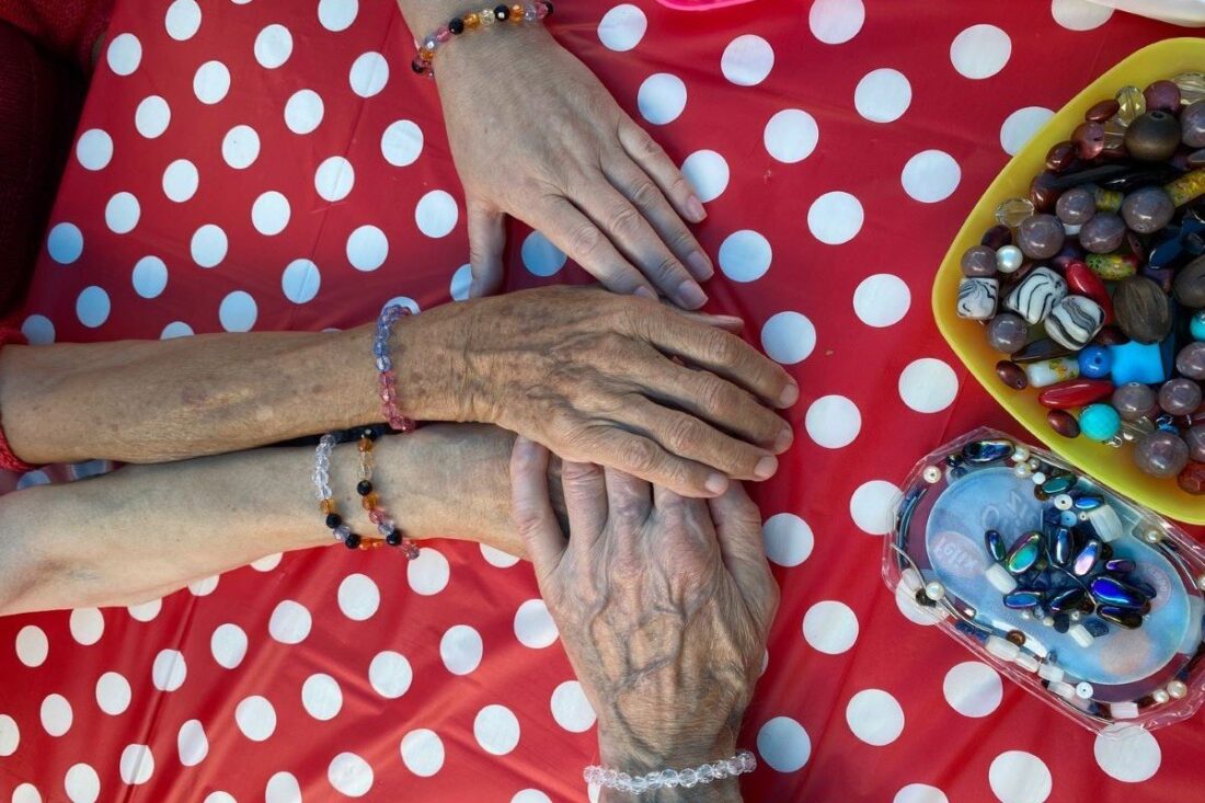 Zdjęcie: Kompleksowa opieka wraz z aktywizacją to kluczowe elementy gdyńskiego systemu wsparcia seniorów.