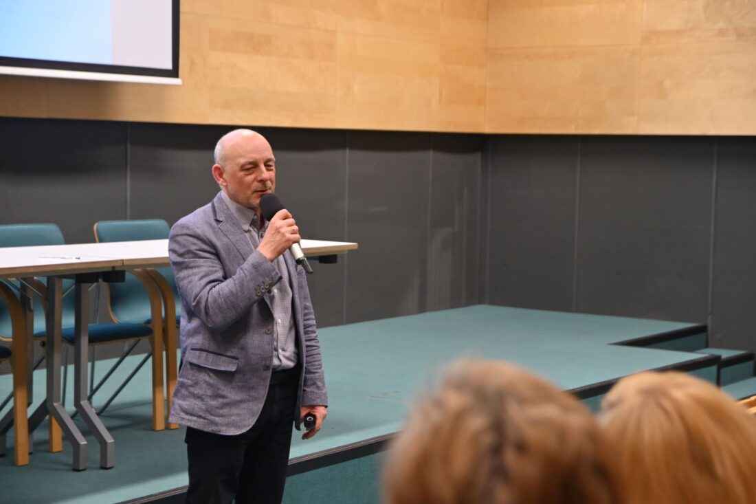 Zdjęcie: Uzupełniająca się wzajemnie oferta i harmonijne działanie jednostek pomocy społecznej i koalicjantów jest niezwykle ważne w kontekście wsparcia osób potrzebujących.